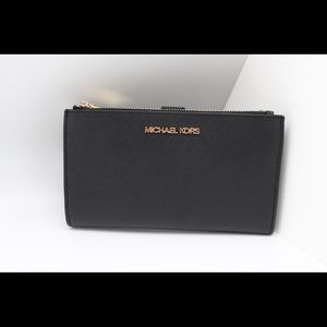 Michael Kors Wrstlt wallet